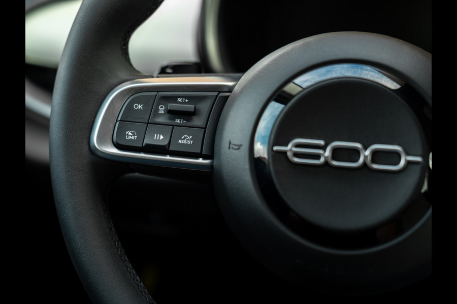 Fiat 600 1.2 Hybrid La Prima 145pk | Full option | CarPlay | Arancio Sun of Italy