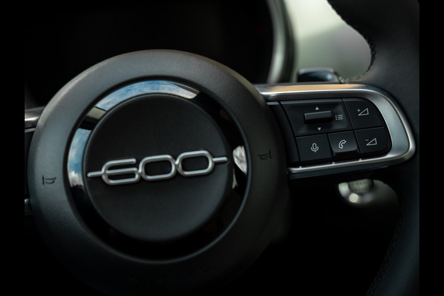Fiat 600 1.2 Hybrid La Prima 145pk | Full option | CarPlay | Arancio Sun of Italy