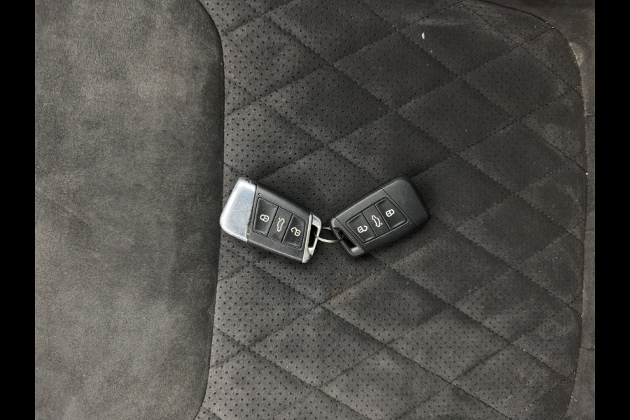 Škoda Kodiaq 1.5TSI Sportline (INCL-BTW) Aut. *PANO | 20" ALU | TOW BAR | LEATHER-MICROFIBRE | FULL-LED | MEMORY-PACK | SPORTSEATS | SHIFT-PADDLES | ADAPTIVE-CRUISE | DIGI-COCKPIT | NAVI-FULLMAP | CANTON-AUDIO | DAB | AMB