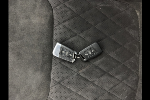 Škoda Kodiaq 1.5TSI Sportline (INCL-BTW) Aut. *PANO | 20" ALU | TOW BAR | LEATHER-MICROFIBRE | FULL-LED | MEMORY-PACK | SPORTSEATS | SHIFT-PADDLES | ADAPTIVE-CRUISE | DIGI-COCKPIT | NAVI-FULLMAP | CANTON-AUDIO | DAB | AMB