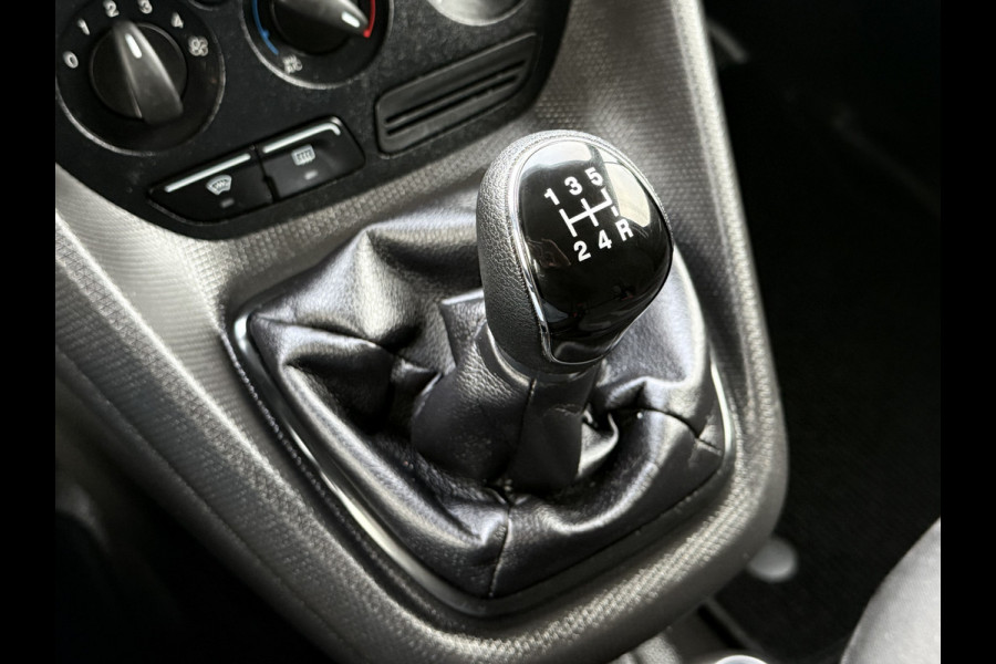 Ford Transit Connect 1.5 TDCI 101 PK / L2H1 / 1e EIG. / TREKHAAK / AIRCO / CRUISE / INRICHTING / 3-ZITS