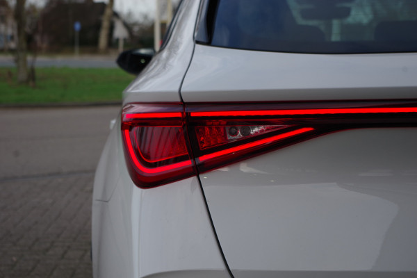CUPRA Leon Sportstourer 1.4 e-Hybrid 245 PK VZ Adrenaline, Winterpakket, Stuur-Startknop, LED, Carplay, Memory