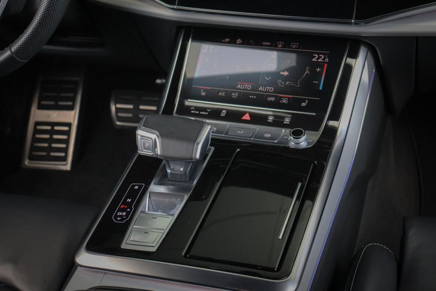 Audi Q8 55 TFSI e quattro | ADAPTIVE CRUISE | SOFTCLOSE | STOELVERWARMING | STUURVERWARMING | ELEKTRISCHE STOELEN | 360 CAMERA | SPORTST