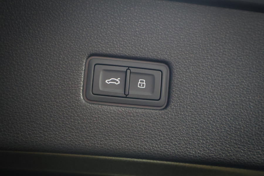 Audi Q8 55 TFSI e quattro | ADAPTIVE CRUISE | SOFTCLOSE | STOELVERWARMING | STUURVERWARMING | ELEKTRISCHE STOELEN | 360 CAMERA | SPORTST