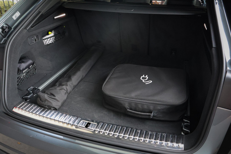 Audi Q8 55 TFSI e quattro | ADAPTIVE CRUISE | SOFTCLOSE | STOELVERWARMING | STUURVERWARMING | ELEKTRISCHE STOELEN | 360 CAMERA | SPORTST