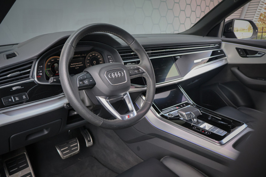 Audi Q8 55 TFSI e quattro | ADAPTIVE CRUISE | SOFTCLOSE | STOELVERWARMING | STUURVERWARMING | ELEKTRISCHE STOELEN | 360 CAMERA | SPORTST