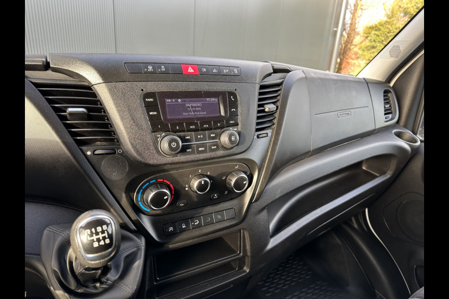 Iveco Daily 35C16H 2.3 D 157 PK / ZEER NETJES !! / HYDRAULISCHE LAADKLEP / BAKWAGEN / 73.281 KM ! / AIRCO / 3-ZITS