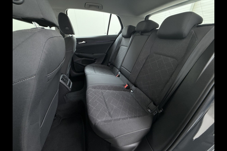 Volkswagen Golf 1.0 eTSI 111PK AUT-7 Nieuw Model Adap.Cruise Virtual Cockpit Apple Carplay Android APP-Connect Navi Ecc Pdc Life Stoel+Stuurverwarming Lmv Mirrorlink DAB Led Isofix Keyless mild hybride Complete Volkswagen Golf mild hybride!