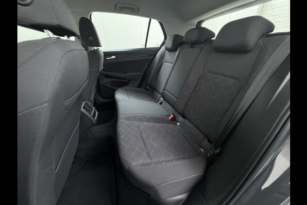 Volkswagen Golf 1.0 eTSI 111PK AUT-7 Nieuw Model Adap.Cruise Virtual Cockpit Apple Carplay Android APP-Connect Navi Ecc Pdc Life Stoel+Stuurverwarming Lmv Mirrorlink DAB Led Isofix Keyless mild hybride Complete Volkswagen Golf mild hybride!