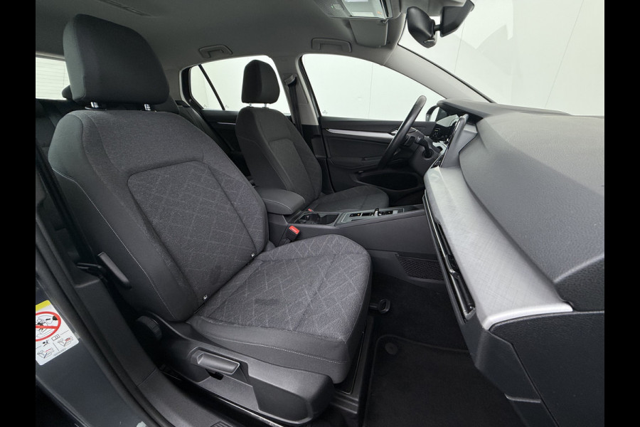 Volkswagen Golf 1.0 eTSI 111PK AUT-7 Nieuw Model Adap.Cruise Virtual Cockpit Apple Carplay Android APP-Connect Navi Ecc Pdc Life Stoel+Stuurverwarming Lmv Mirrorlink DAB Led Isofix Keyless mild hybride Complete Volkswagen Golf mild hybride!