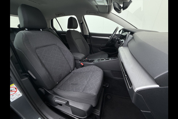 Volkswagen Golf 1.0 eTSI 111PK AUT-7 Nieuw Model Adap.Cruise Virtual Cockpit Apple Carplay Android APP-Connect Navi Ecc Pdc Life Stoel+Stuurverwarming Lmv Mirrorlink DAB Led Isofix Keyless mild hybride Complete Volkswagen Golf mild hybride!