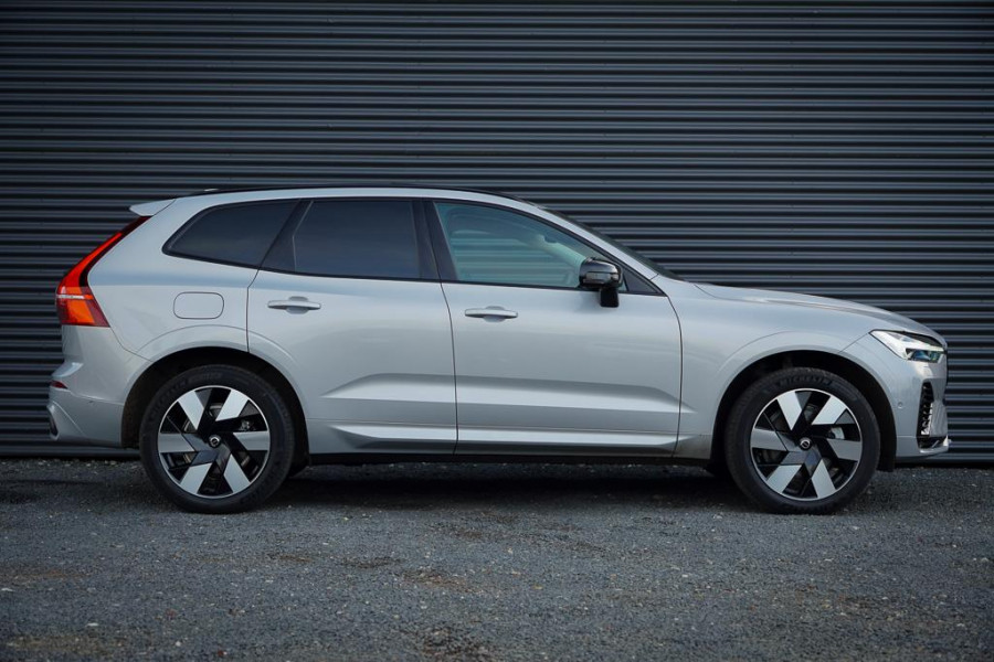 Volvo XC60 2.0 T6 Plug-in hybrid AWD Inscription / Pano / Trekhaak / Stoel&Stuurwielverwarming