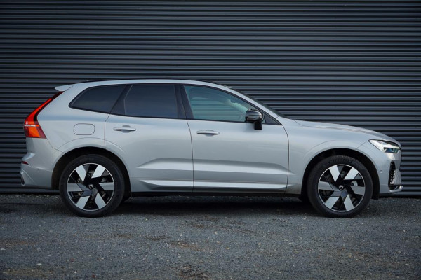 Volvo XC60 2.0 T6 Plug-in hybrid AWD Inscription / Pano / Trekhaak / Stoel&Stuurwielverwarming