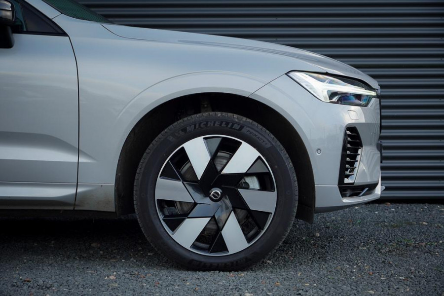 Volvo XC60 2.0 T6 Plug-in hybrid AWD Inscription / Pano / Trekhaak / Stoel&Stuurwielverwarming