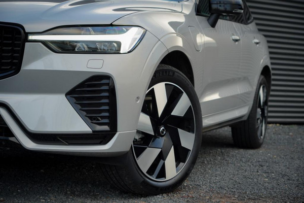 Volvo XC60 2.0 T6 Plug-in hybrid AWD Inscription / Pano / Trekhaak / Stoel&Stuurwielverwarming