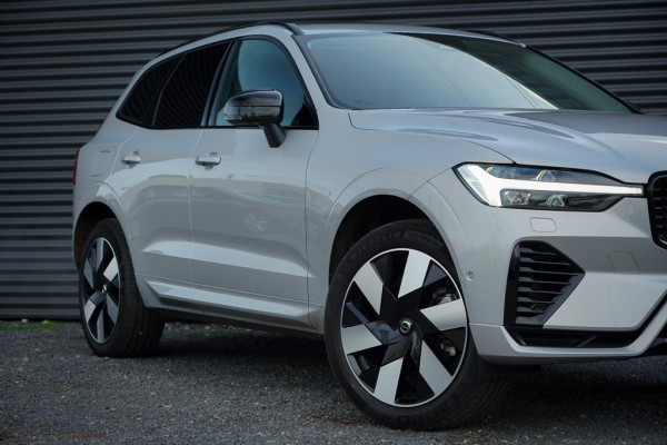 Volvo XC60 2.0 T6 Plug-in hybrid AWD Inscription / Pano / Trekhaak / Stoel&Stuurwielverwarming