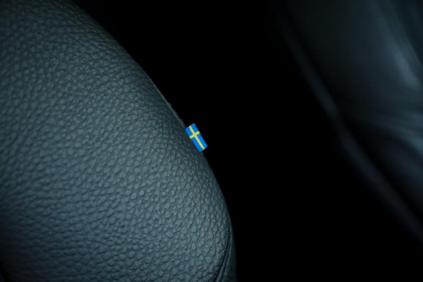 Volvo XC60 2.0 T6 Plug-in hybrid AWD Inscription / Pano / Trekhaak / Stoel&Stuurwielverwarming