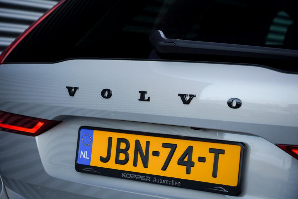 Volvo XC60 2.0 T6 Plug-in hybrid AWD Inscription / Pano / Trekhaak / Stoel&Stuurwielverwarming