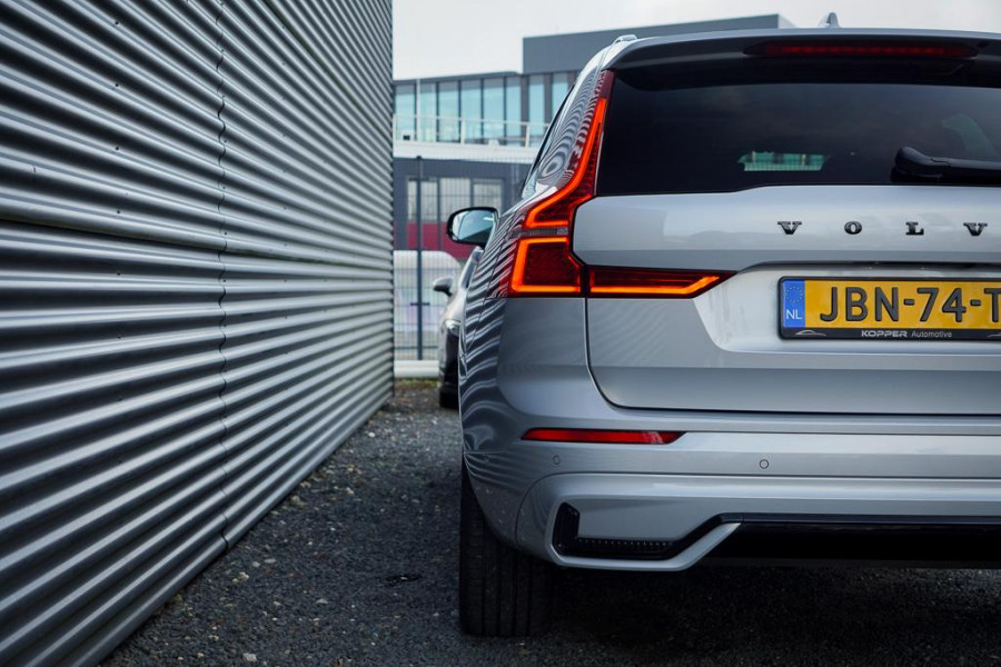 Volvo XC60 2.0 T6 Plug-in hybrid AWD Inscription / Pano / Trekhaak / Stoel&Stuurwielverwarming