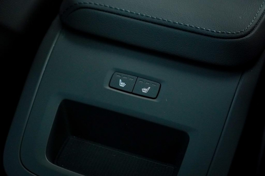 Volvo XC60 2.0 T6 Plug-in hybrid AWD Inscription / Pano / Trekhaak / Stoel&Stuurwielverwarming