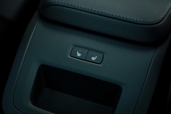 Volvo XC60 2.0 T6 Plug-in hybrid AWD Inscription / Pano / Trekhaak / Stoel&Stuurwielverwarming