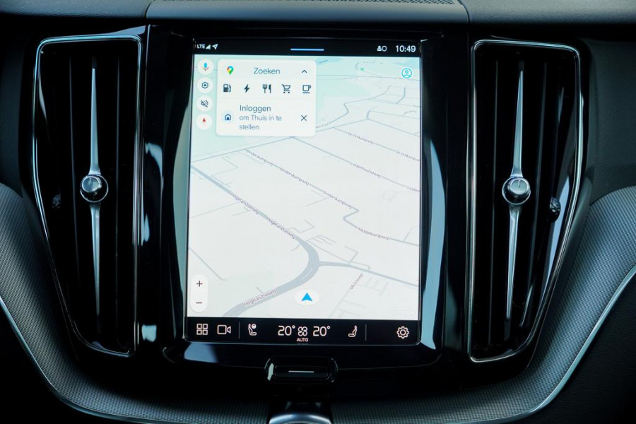 Volvo XC60 2.0 T6 Plug-in hybrid AWD Inscription / Pano / Trekhaak / Stoel&Stuurwielverwarming