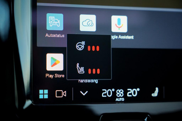 Volvo XC60 2.0 T6 Plug-in hybrid AWD Inscription / Pano / Trekhaak / Stoel&Stuurwielverwarming