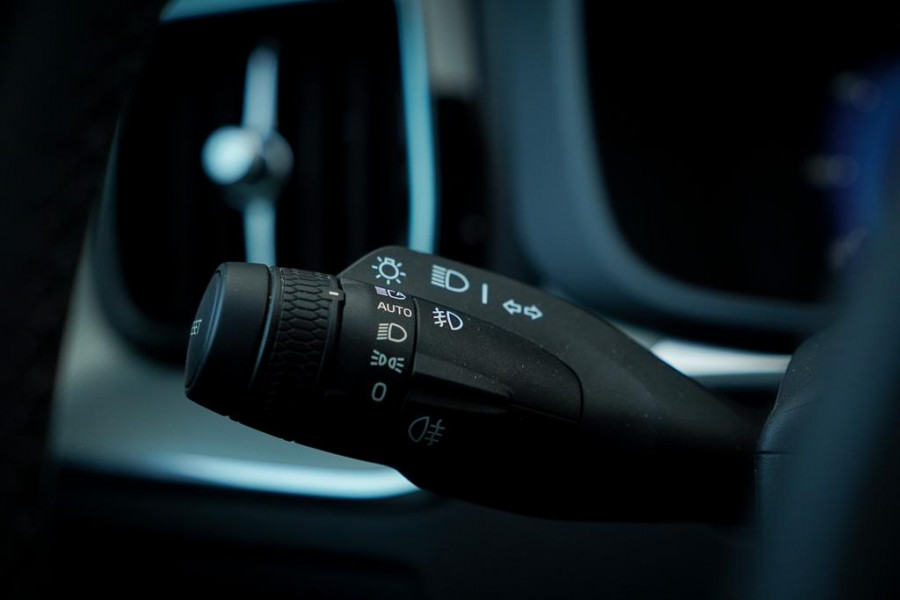 Volvo XC60 2.0 T6 Plug-in hybrid AWD Inscription / Pano / Trekhaak / Stoel&Stuurwielverwarming