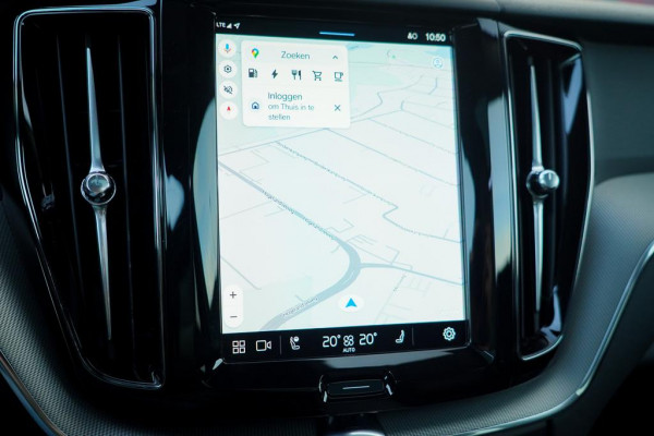 Volvo XC60 2.0 T6 Plug-in hybrid AWD Inscription / Pano / Trekhaak / Stoel&Stuurwielverwarming