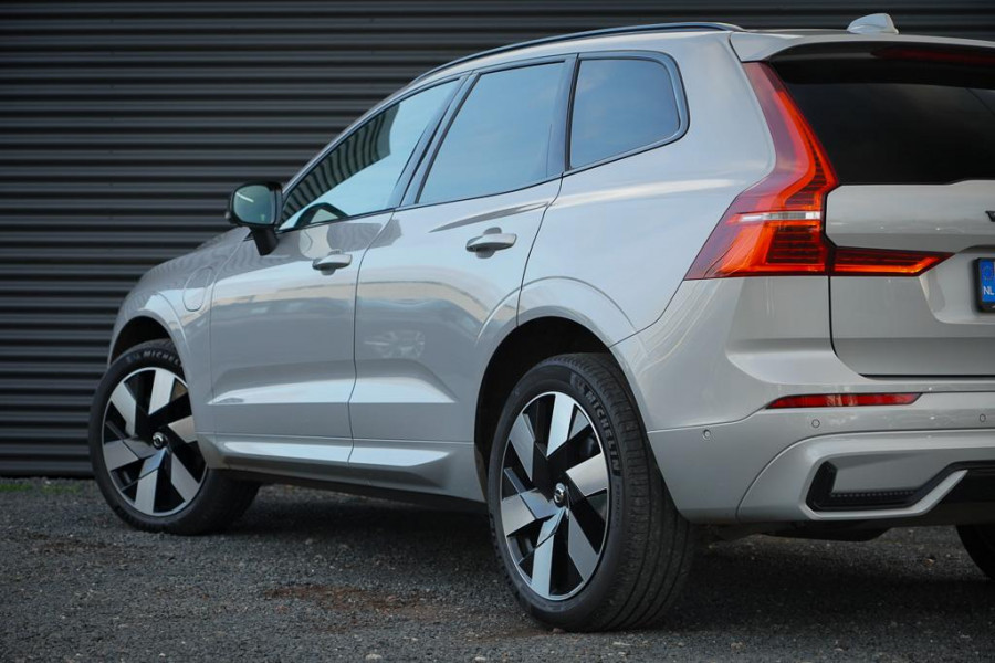 Volvo XC60 2.0 T6 Plug-in hybrid AWD Inscription / Pano / Trekhaak / Stoel&Stuurwielverwarming