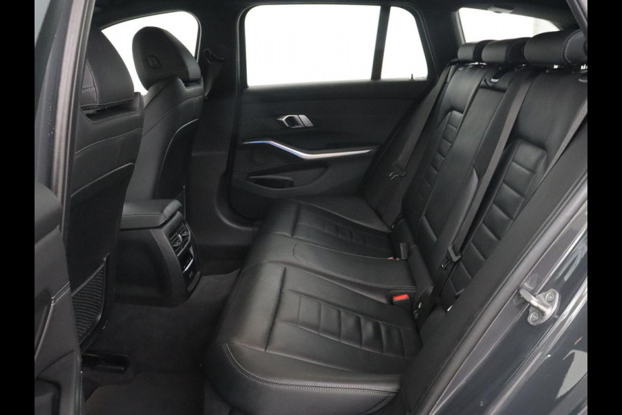 BMW 3-serie 330e M Sport | Leder | Stoelverwarming | Carplay | Sportstoelen | Laserlicht | Live Cockpit | Sfeerverlichting | Navigatie | Parkeerhulp | Climate control | Bluetooth | Cruise control