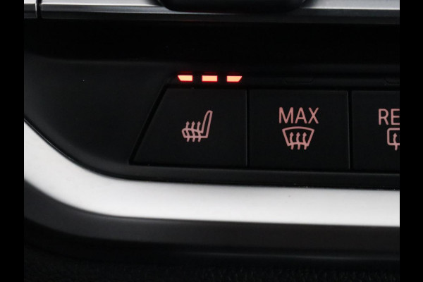 BMW 3-serie 330e M Sport | Leder | Stoelverwarming | Carplay | Sportstoelen | Laserlicht | Live Cockpit | Sfeerverlichting | Navigatie | Parkeerhulp | Climate control | Bluetooth | Cruise control