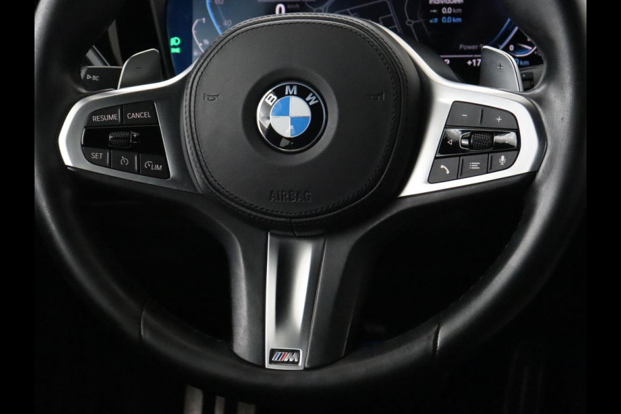 BMW 3-serie 330e M Sport | Leder | Stoelverwarming | Carplay | Sportstoelen | Laserlicht | Live Cockpit | Sfeerverlichting | Navigatie | Parkeerhulp | Climate control | Bluetooth | Cruise control