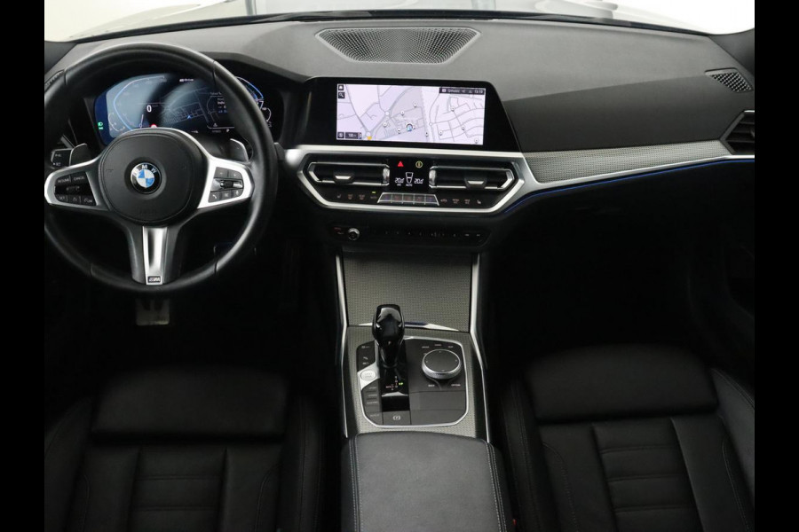 BMW 3-serie 330e M Sport | Leder | Stoelverwarming | Carplay | Sportstoelen | Laserlicht | Live Cockpit | Sfeerverlichting | Navigatie | Parkeerhulp | Climate control | Bluetooth | Cruise control