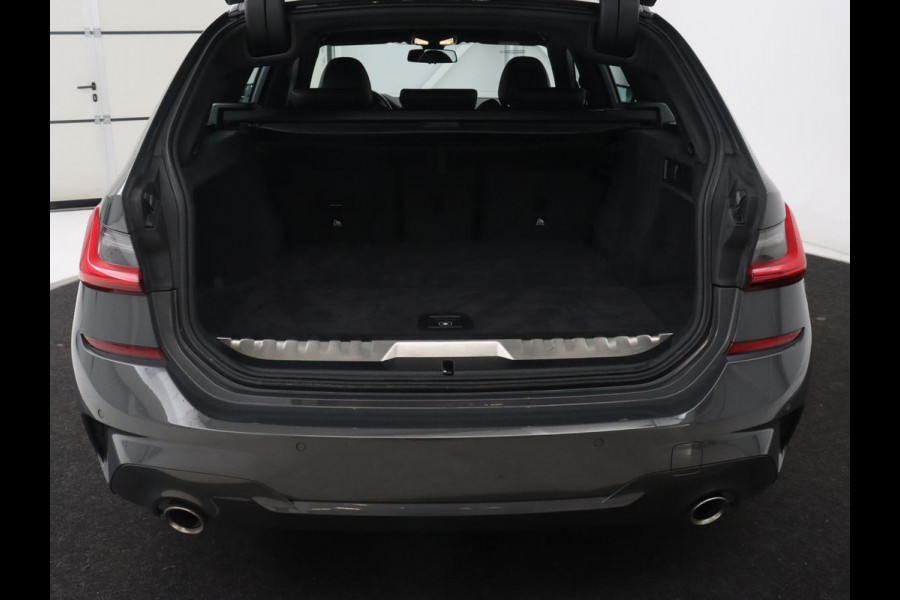 BMW 3-serie 330e M Sport | Leder | Stoelverwarming | Carplay | Sportstoelen | Laserlicht | Live Cockpit | Sfeerverlichting | Navigatie | Parkeerhulp | Climate control | Bluetooth | Cruise control