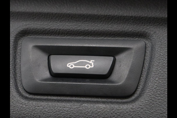 BMW 3-serie 330e M Sport | Leder | Stoelverwarming | Carplay | Sportstoelen | Laserlicht | Live Cockpit | Sfeerverlichting | Navigatie | Parkeerhulp | Climate control | Bluetooth | Cruise control