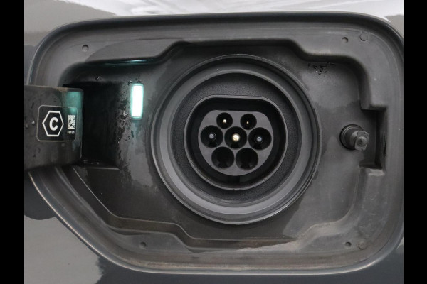 BMW 3-serie 330e M Sport | Leder | Stoelverwarming | Carplay | Sportstoelen | Laserlicht | Live Cockpit | Sfeerverlichting | Navigatie | Parkeerhulp | Climate control | Bluetooth | Cruise control