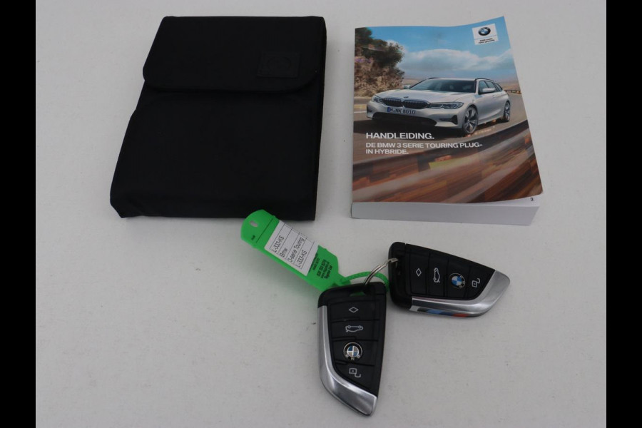 BMW 3-serie 330e M Sport | Leder | Stoelverwarming | Carplay | Sportstoelen | Laserlicht | Live Cockpit | Sfeerverlichting | Navigatie | Parkeerhulp | Climate control | Bluetooth | Cruise control