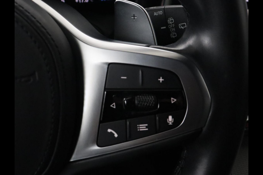 BMW 3-serie 330e M Sport | Leder | Stoelverwarming | Carplay | Sportstoelen | Laserlicht | Live Cockpit | Sfeerverlichting | Navigatie | Parkeerhulp | Climate control | Bluetooth | Cruise control