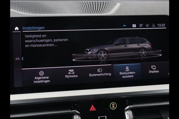 BMW 3-serie 330e M Sport | Leder | Stoelverwarming | Carplay | Sportstoelen | Laserlicht | Live Cockpit | Sfeerverlichting | Navigatie | Parkeerhulp | Climate control | Bluetooth | Cruise control