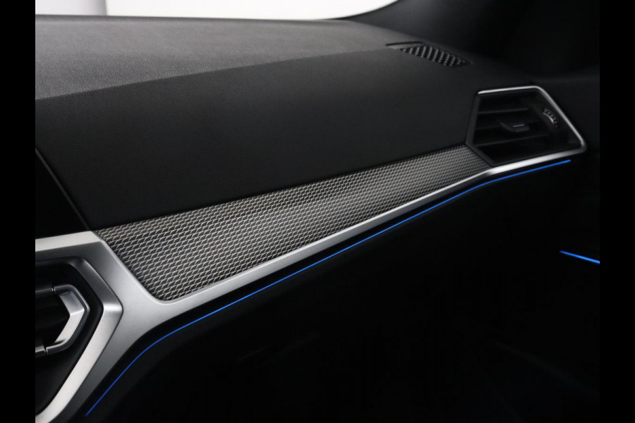 BMW 3-serie 330e M Sport | Leder | Stoelverwarming | Carplay | Sportstoelen | Laserlicht | Live Cockpit | Sfeerverlichting | Navigatie | Parkeerhulp | Climate control | Bluetooth | Cruise control