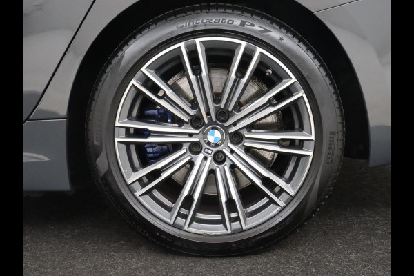 BMW 3-serie 330e M Sport | Leder | Stoelverwarming | Carplay | Sportstoelen | Laserlicht | Live Cockpit | Sfeerverlichting | Navigatie | Parkeerhulp | Climate control | Bluetooth | Cruise control