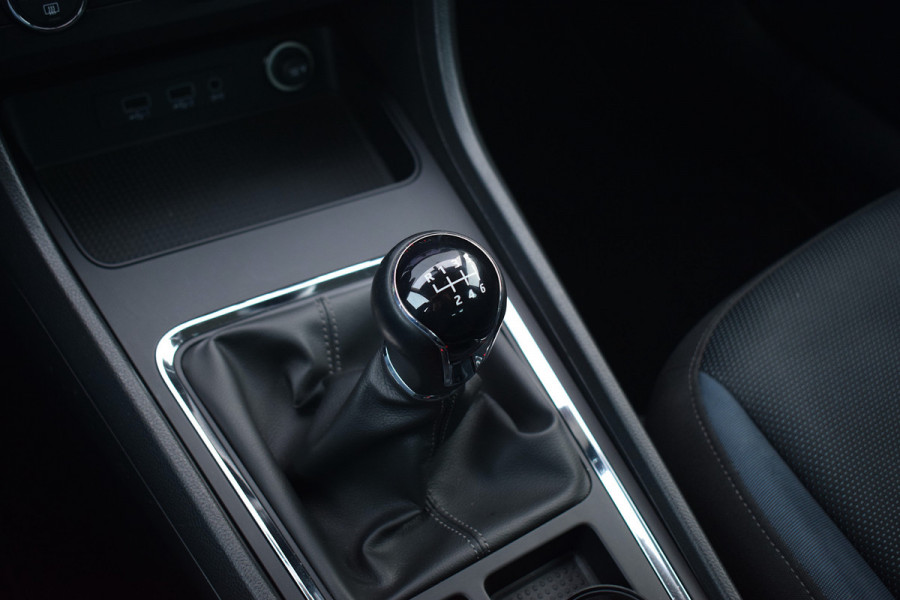 Seat Ateca 1.0 EcoTSI Style Business Intense | Trekhaak | Apple CarPlay | Camera | Climate