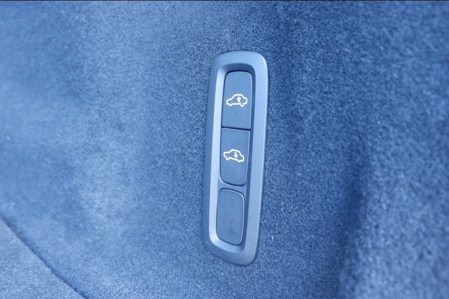 Volvo XC60 2.0 T6 Ultra Dark. AWD / PHEV Long range / Full Option / INCL. f