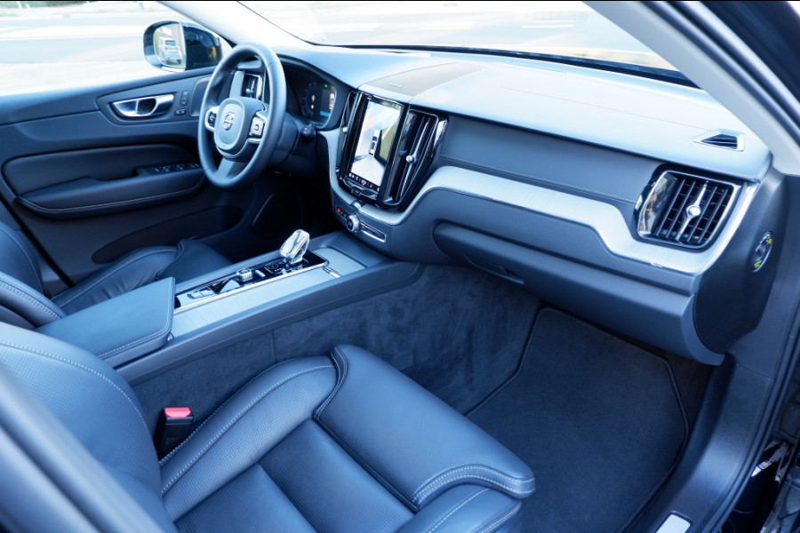 Volvo XC60 2.0 T6 Ultra Dark. AWD / PHEV Long range / Full Option / INCL. f