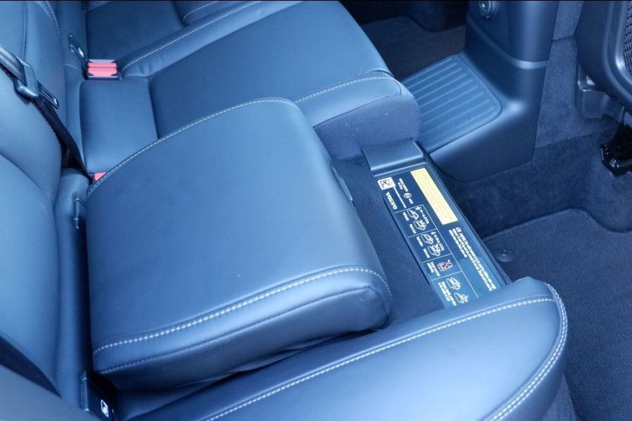 Volvo XC60 2.0 T6 Ultra Dark. AWD / PHEV Long range / Full Option / INCL. f