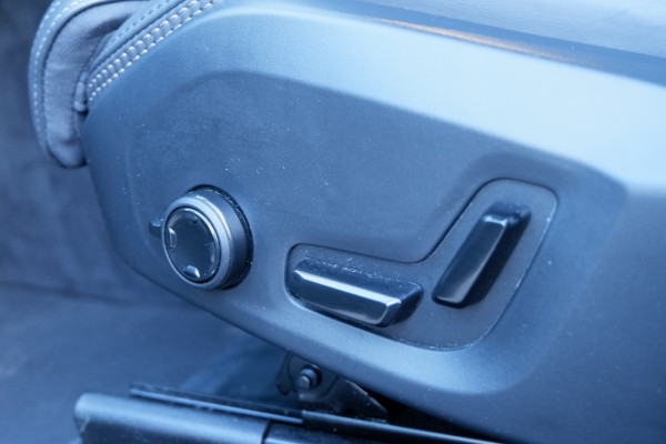 Volvo XC60 2.0 T6 Ultra Dark. AWD / PHEV Long range / Full Option / INCL. f