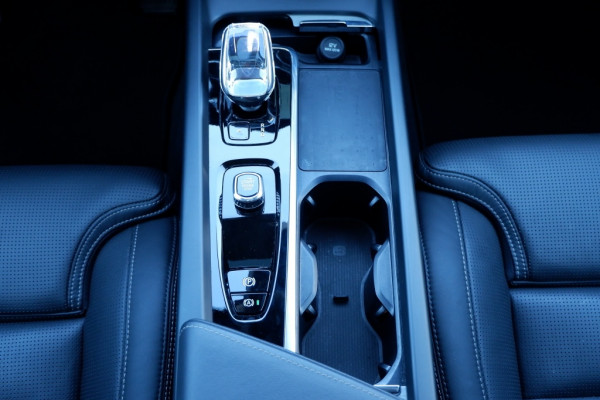 Volvo XC60 2.0 T6 Ultra Dark. AWD / PHEV Long range / Full Option / INCL. f