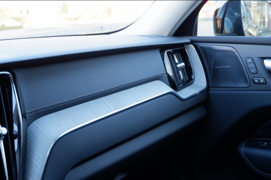 Volvo XC60 2.0 T6 Ultra Dark. AWD / PHEV Long range / Full Option / INCL. f