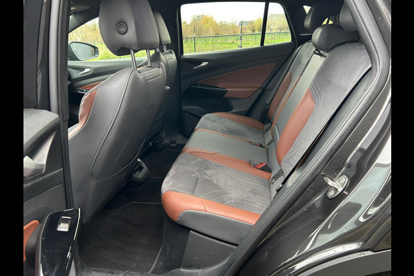 Volkswagen ID.4 First 77kWh Adap.Cruise Camera Trekhaak Pdc Android Auto Apple Carplay Stoelverwarming Navi Ecc Mirrorlink Privacy Glas Lmv Keyless DAB Origineel Nederlandse Auto 1.000KG Trekgewicht